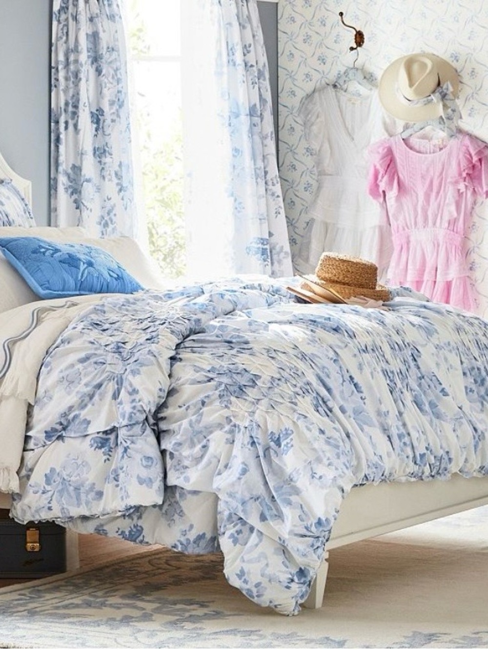 Pottery Barn LoveShackFancy Garden Damask Quilt Full Queen  Blue